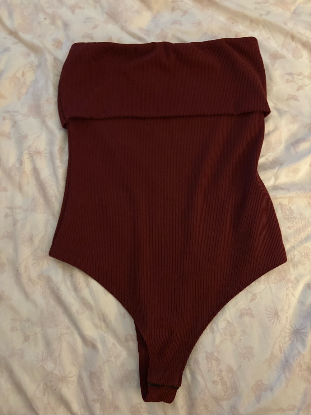 Ribbed Strapless Fold-Over Bodysuit in Burgundy